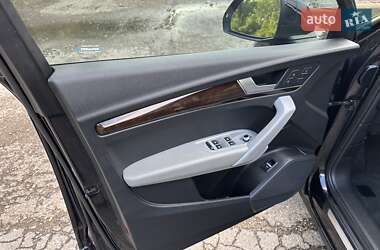 Позашляховик / Кросовер Audi Q5 2018 в 