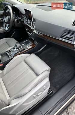Позашляховик / Кросовер Audi Q5 2018 в 