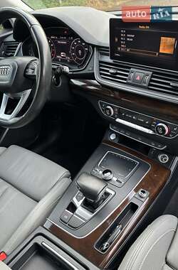 Позашляховик / Кросовер Audi Q5 2018 в 