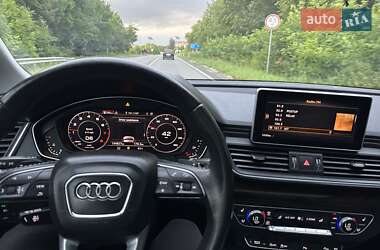 Позашляховик / Кросовер Audi Q5 2018 в 