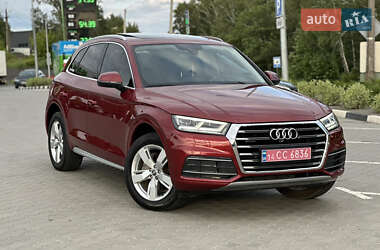 Внедорожник / Кроссовер Audi Q5 2018 в 