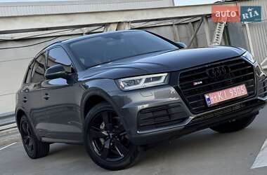 Внедорожник / Кроссовер Audi Q5 2018 в 