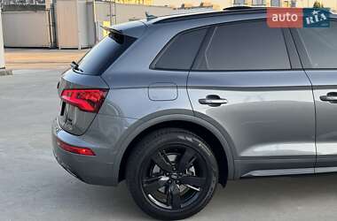 Внедорожник / Кроссовер Audi Q5 2018 в 