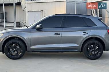 Внедорожник / Кроссовер Audi Q5 2018 в 