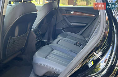 Позашляховик / Кросовер Audi Q5 2020 в 
