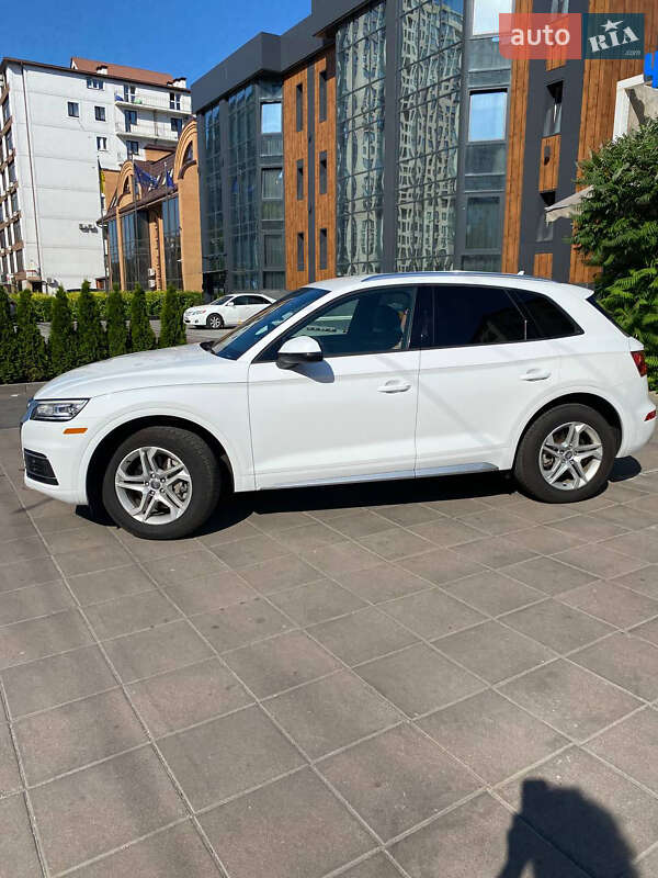 Позашляховик / Кросовер Audi Q5 2017 в Києві