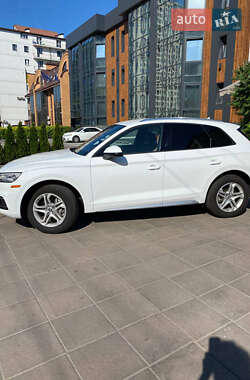 Внедорожник / Кроссовер Audi Q5 2017 в 