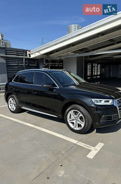 Внедорожник / Кроссовер Audi Q5 2018 в 
