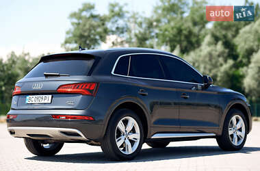Внедорожник / Кроссовер Audi Q5 2018 в 