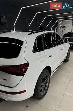 Позашляховик / Кросовер Audi Q5 2015 в 