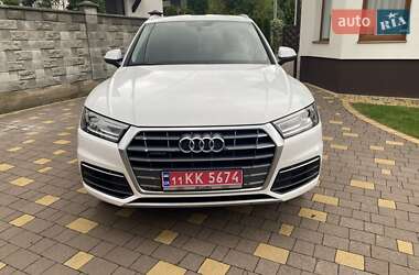 Внедорожник / Кроссовер Audi Q5 2018 в 