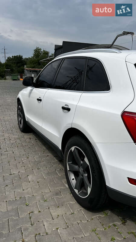 Позашляховик / Кросовер Audi Q5 2010 в Чернівцях