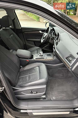 Внедорожник / Кроссовер Audi Q5 2018 в 