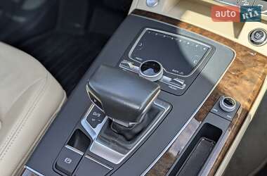 Внедорожник / Кроссовер Audi Q5 2017 в 