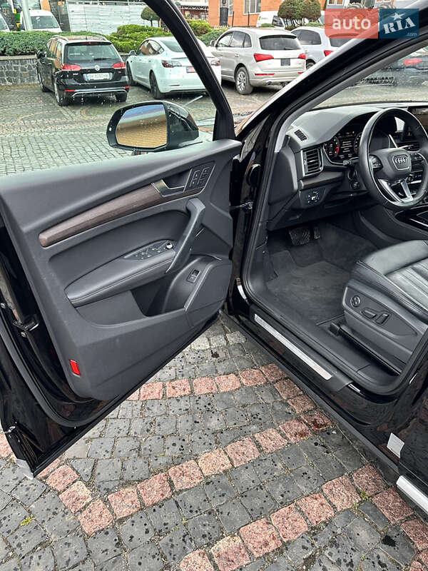 Позашляховик / Кросовер Audi Q5 2021 в Луцьку
