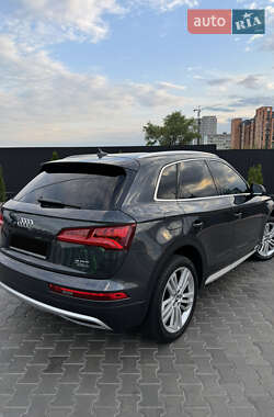 Позашляховик / Кросовер Audi Q5 2018 в 