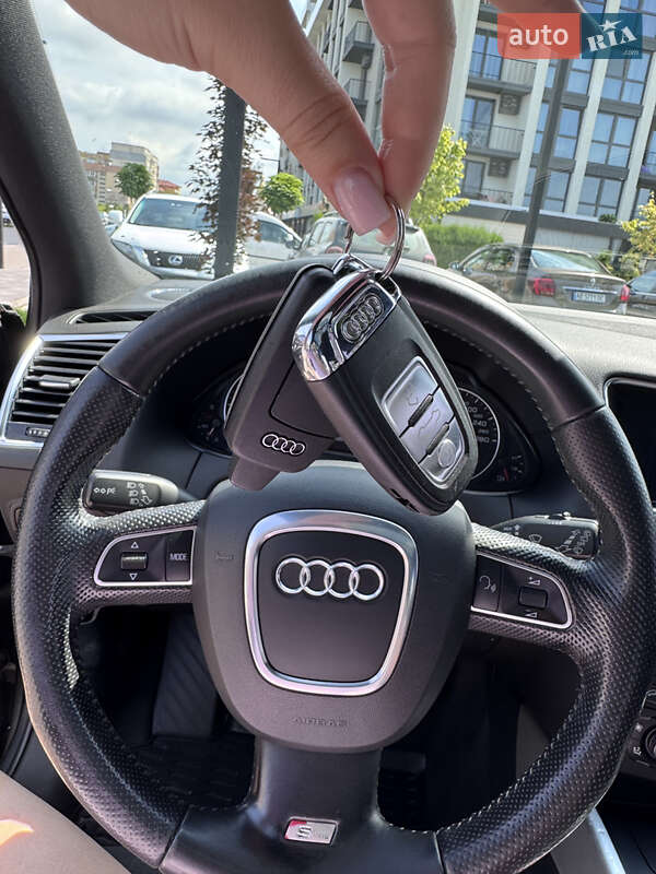 Позашляховик / Кросовер Audi Q5 2011 в Ужгороді