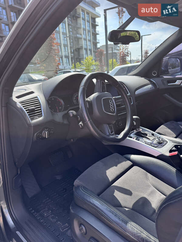 Позашляховик / Кросовер Audi Q5 2011 в Ужгороді