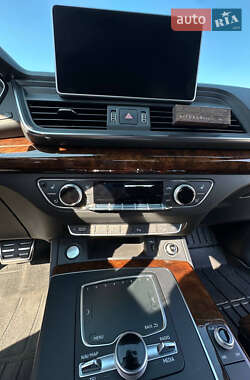 Внедорожник / Кроссовер Audi Q5 2017 в 