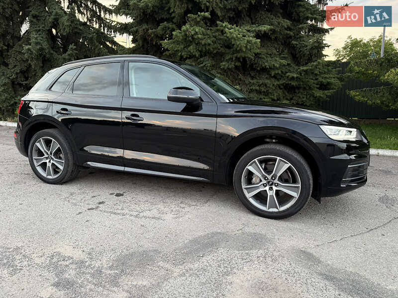 Позашляховик / Кросовер Audi Q5 2019 в Києві