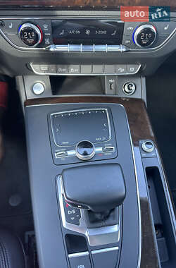 Позашляховик / Кросовер Audi Q5 2018 в 