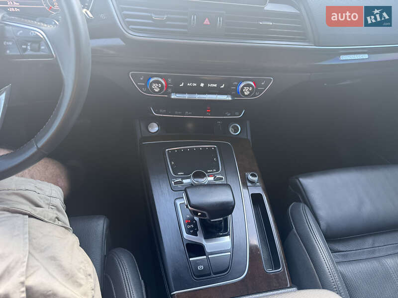 Внедорожник / Кроссовер Audi Q5 2018 в Луцке