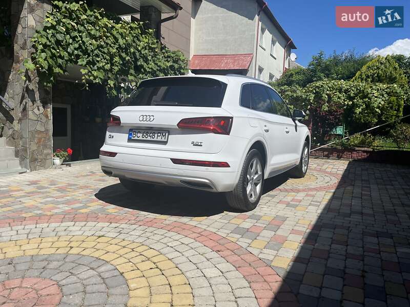 Позашляховик / Кросовер Audi Q5 2017 в Львові