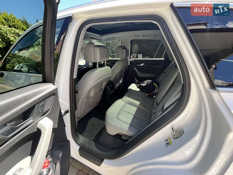Позашляховик / Кросовер Audi Q5 2017 в Львові