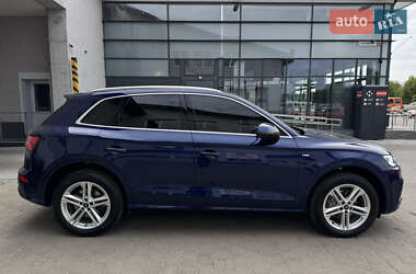 Внедорожник / Кроссовер Audi Q5 2020 в 
