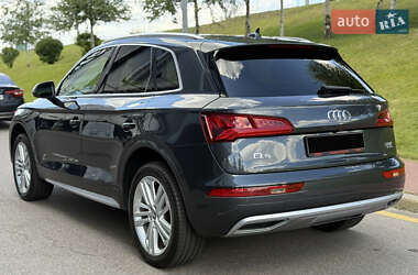 Внедорожник / Кроссовер Audi Q5 2018 в 