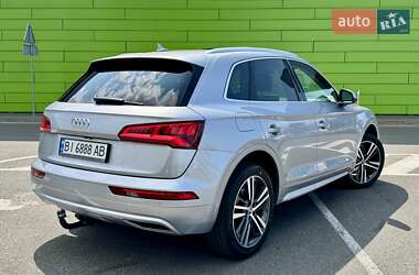 Позашляховик / Кросовер Audi Q5 2018 в 