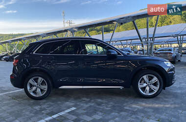 Внедорожник / Кроссовер Audi Q5 2017 в 