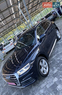 Внедорожник / Кроссовер Audi Q5 2017 в 