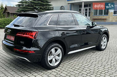 Внедорожник / Кроссовер Audi Q5 2018 в 