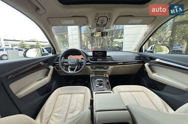 Внедорожник / Кроссовер Audi Q5 2017 в 