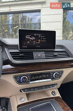 Внедорожник / Кроссовер Audi Q5 2017 в 