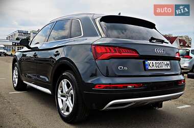 Внедорожник / Кроссовер Audi Q5 2017 в 