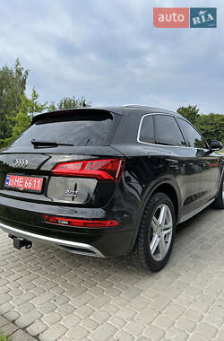 Внедорожник / Кроссовер Audi Q5 2018 в 
