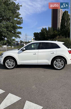 Внедорожник / Кроссовер Audi Q5 2017 в 