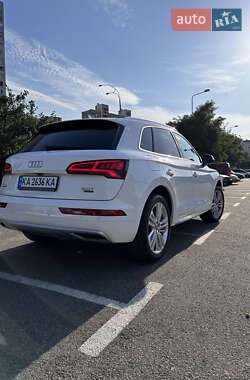 Внедорожник / Кроссовер Audi Q5 2017 в 