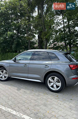 Внедорожник / Кроссовер Audi Q5 2017 в 