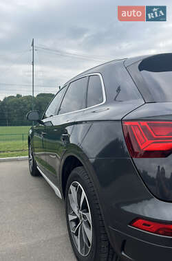 Внедорожник / Кроссовер Audi Q5 2021 в 