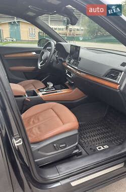 Внедорожник / Кроссовер Audi Q5 2021 в 