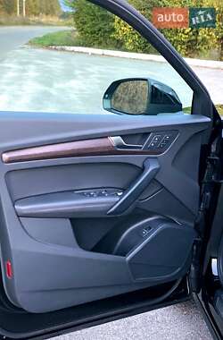 Внедорожник / Кроссовер Audi Q5 2021 в 