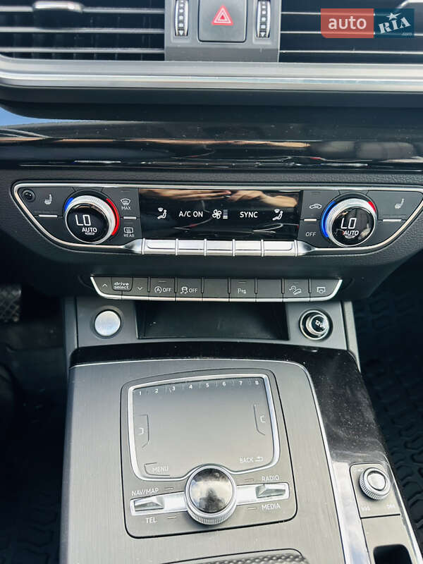 Внедорожник / Кроссовер Audi Q5 2017 в Каменец-Подольском