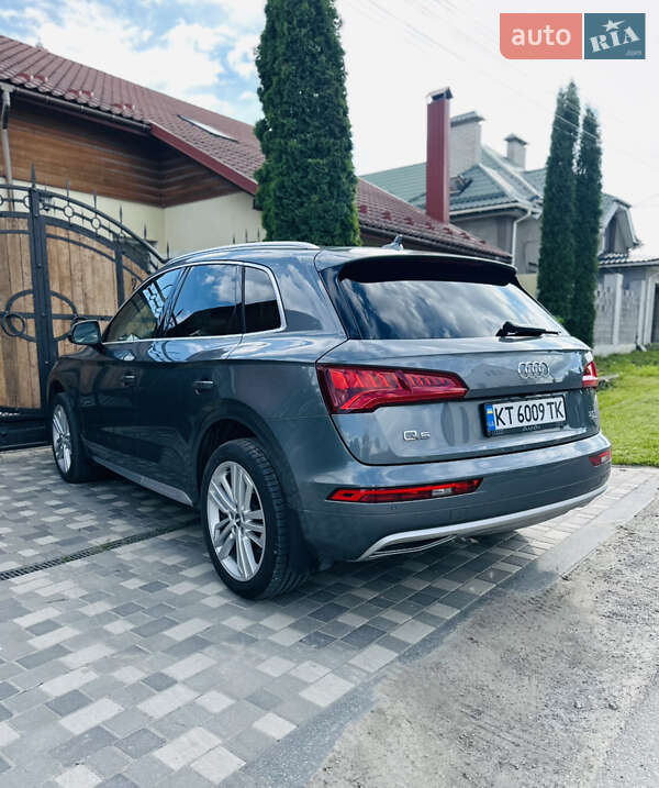 Внедорожник / Кроссовер Audi Q5 2017 в Каменец-Подольском