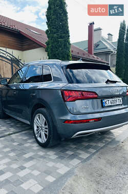 Внедорожник / Кроссовер Audi Q5 2017 в 