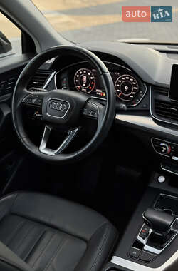 Внедорожник / Кроссовер Audi Q5 2019 в 