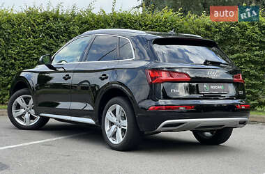 Внедорожник / Кроссовер Audi Q5 2018 в 