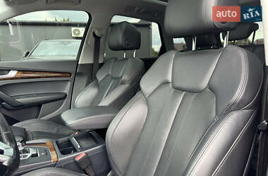 Внедорожник / Кроссовер Audi Q5 2017 в 